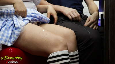 Mlada školarka drka kolegicu iz razreda na domaćoj zadaći-xsanyAny