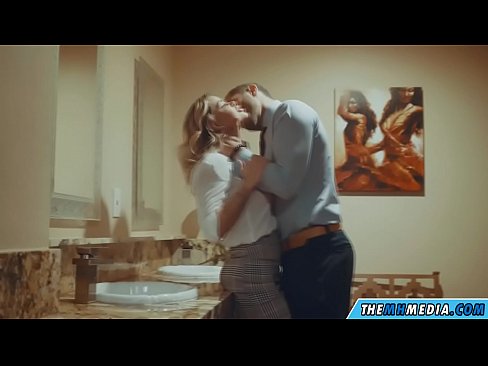❤️ Kad te prsata plavuša zavede u javnom zahodu Seks video na hr.hentaivost.ru
